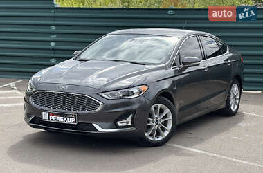 Седан Ford Fusion 2019 в 