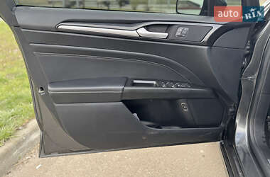 Седан Ford Fusion 2019 в 