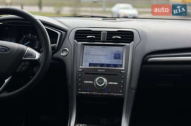 Седан Ford Fusion 2019 в 