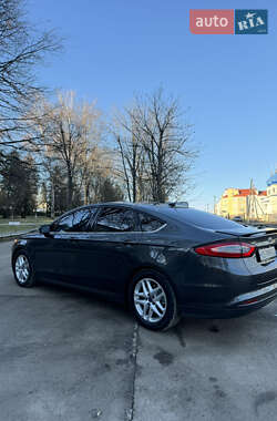 Седан Ford Fusion 2015 в 