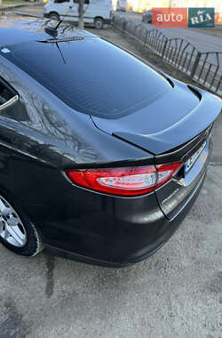 Седан Ford Fusion 2015 в 