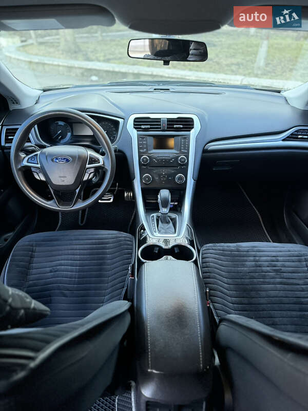 Седан Ford Fusion 2015 в Кицмани
