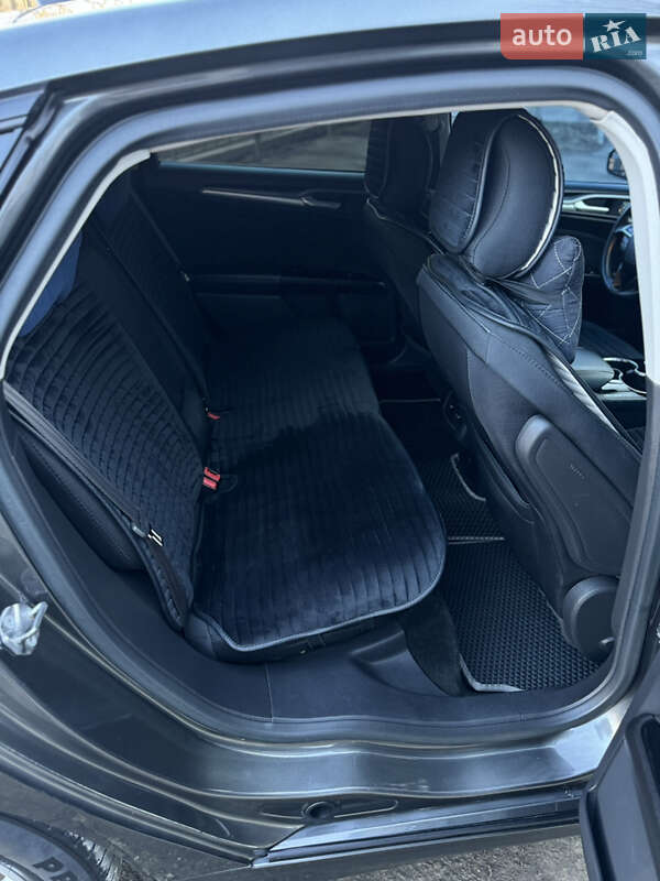 Седан Ford Fusion 2015 в Кицмани