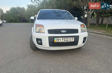 Хэтчбек Ford Fusion 2011 в 