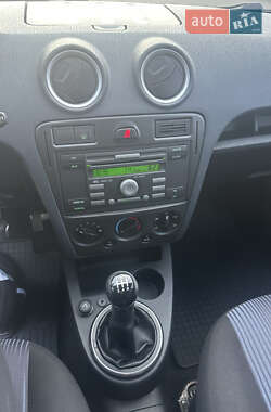 Хэтчбек Ford Fusion 2011 в 