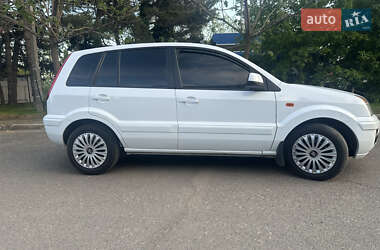 Хэтчбек Ford Fusion 2011 в 