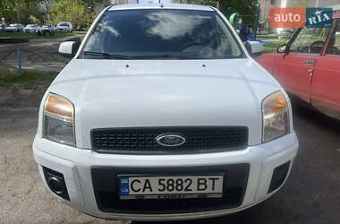 Хэтчбек Ford Fusion 2010 в 