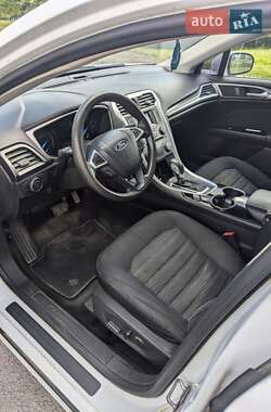 Седан Ford Fusion 2016 в 
