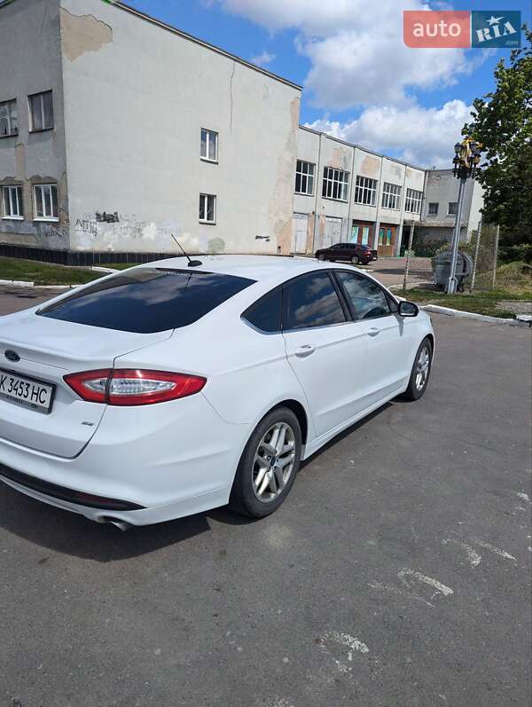 Седан Ford Fusion 2016 в Ровно