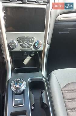 Седан Ford Fusion 2016 в 