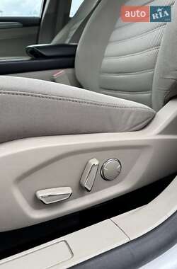 Седан Ford Fusion 2017 в 