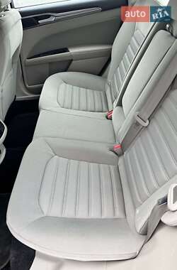 Седан Ford Fusion 2017 в 