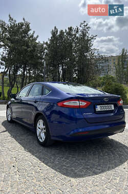 Седан Ford Fusion 2015 в 