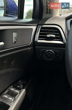 Седан Ford Fusion 2015 в 