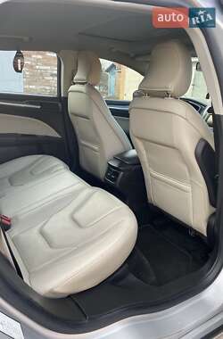 Седан Ford Fusion 2015 в 