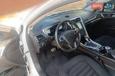 Седан Ford Fusion 2015 в 
