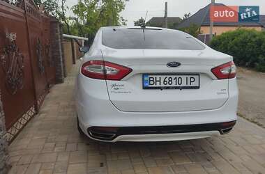 Седан Ford Fusion 2014 в 