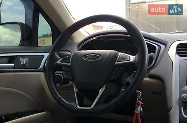 Седан Ford Fusion 2015 в 