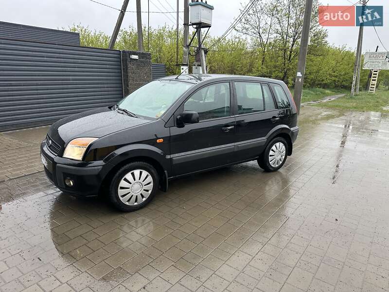 Хэтчбек Ford Fusion 2011 в 