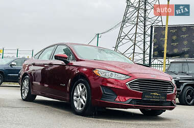 Седан Ford Fusion 2019 в 