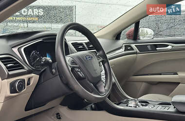Седан Ford Fusion 2019 в 
