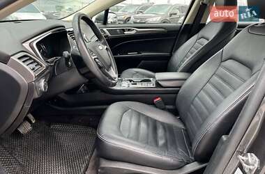 Седан Ford Fusion 2017 в 
