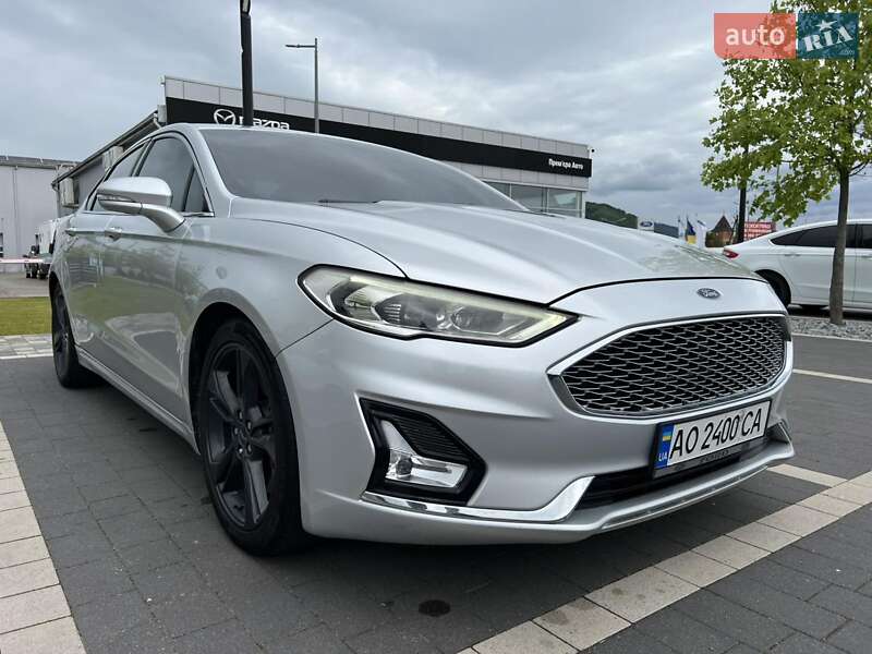 Седан Ford Fusion 2016 в Мукачево
