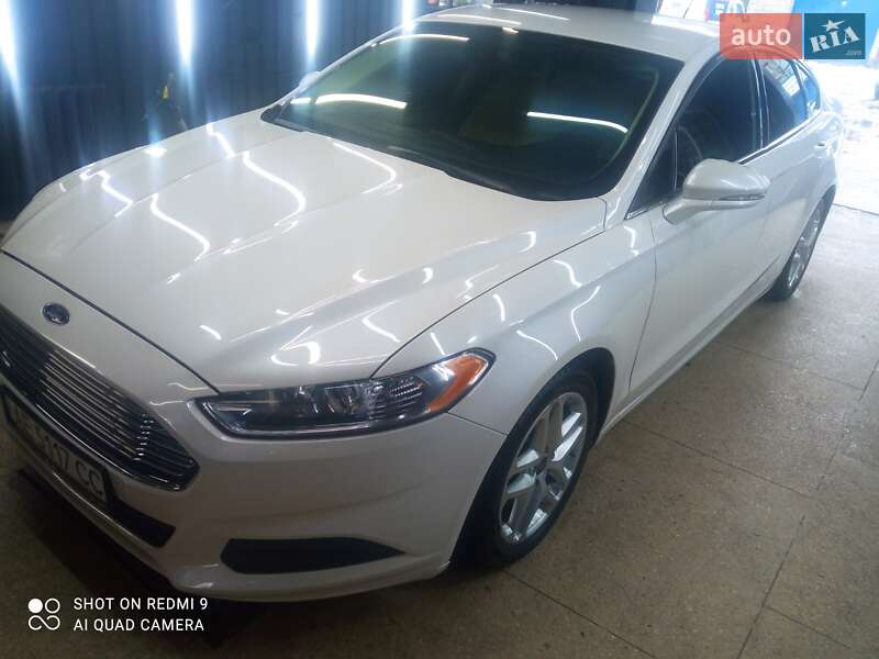 Седан Ford Fusion 2016 в 