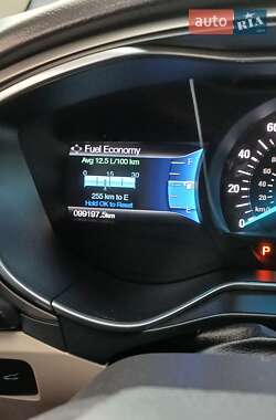 Седан Ford Fusion 2016 в 