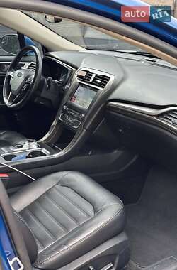 Седан Ford Fusion 2017 в 