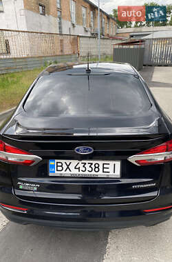 Седан Ford Fusion 2018 в 