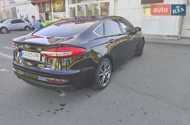 Седан Ford Fusion 2019 в 