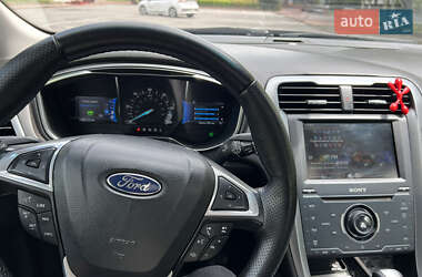 Седан Ford Fusion 2013 в 