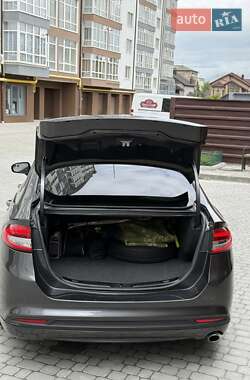 Седан Ford Fusion 2016 в 