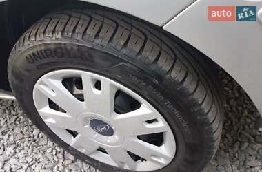 Хэтчбек Ford Fusion 2009 в 