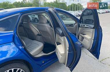 Седан Ford Fusion 2017 в 