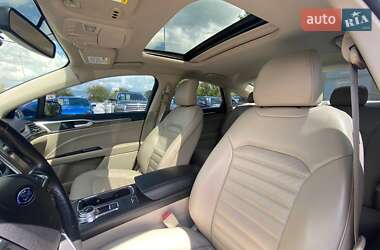 Седан Ford Fusion 2017 в 