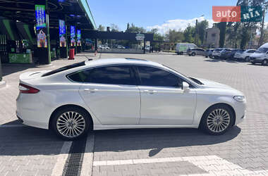 Седан Ford Fusion 2015 в 