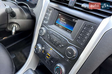 Седан Ford Fusion 2014 в 