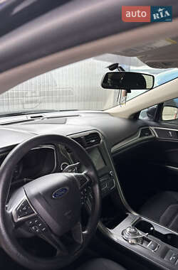 Седан Ford Fusion 2017 в 