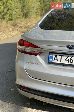 Седан Ford Fusion 2017 в 