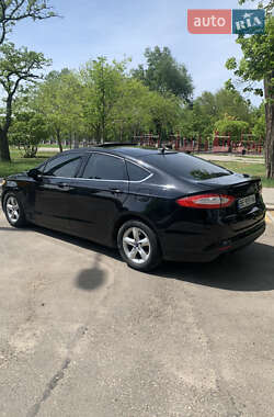 Седан Ford Fusion 2015 в 