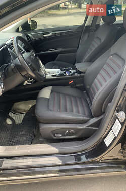 Седан Ford Fusion 2015 в 