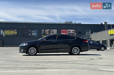 Седан Ford Fusion 2020 в 