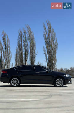 Седан Ford Fusion 2020 в 