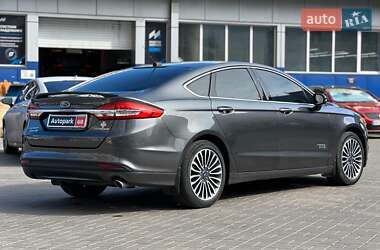 Седан Ford Fusion 2018 в 