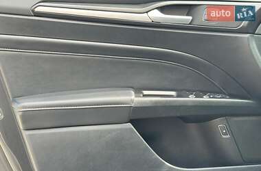Седан Ford Fusion 2018 в 
