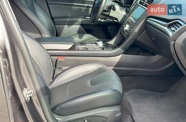 Седан Ford Fusion 2018 в 