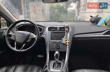 Седан Ford Fusion 2013 в 