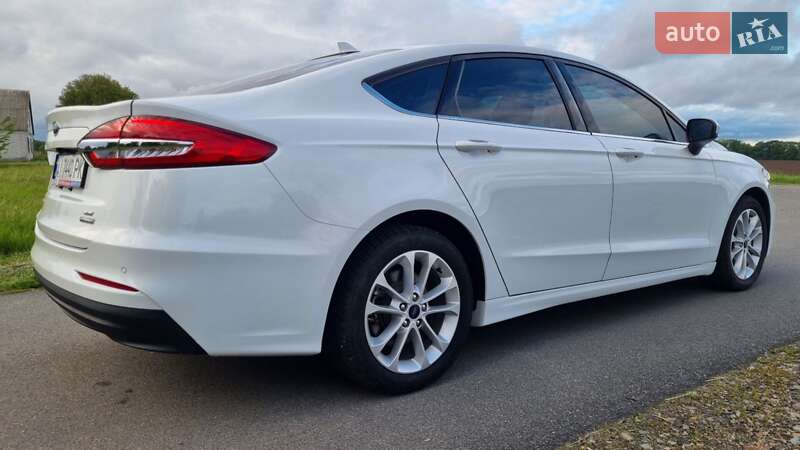 Седан Ford Fusion 2019 в Києві